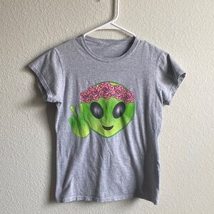 Womens Grey Graphic Tee with a Green Alien Graphic and Pink Flower Crown